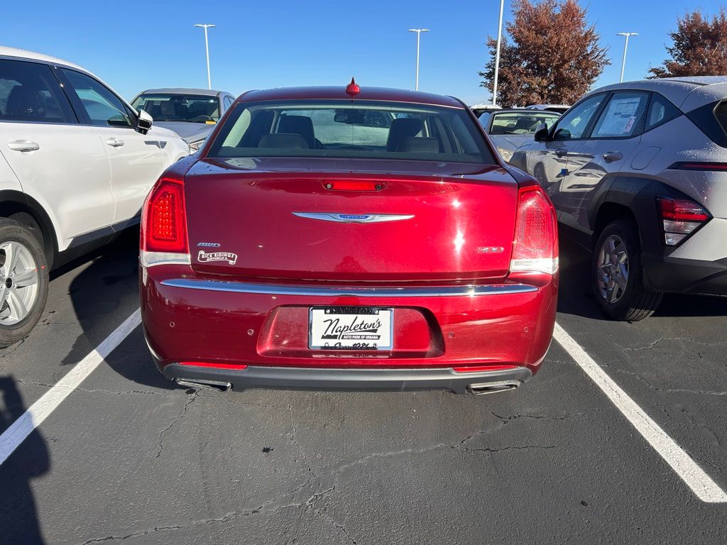 2018 Chrysler 300 Limited 4