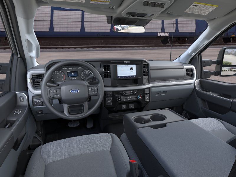 New 2026 Oxford White Ford XLT image 9