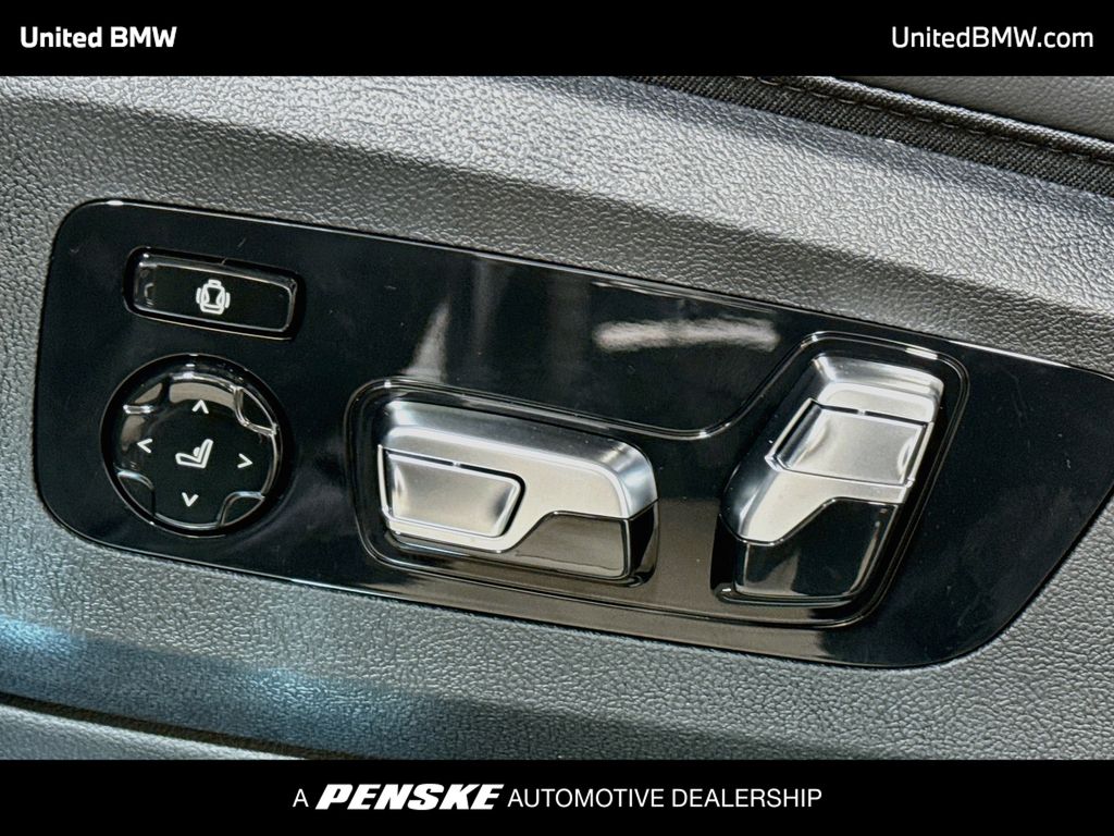 Thumbnail: 2027 BMW X7 - 4