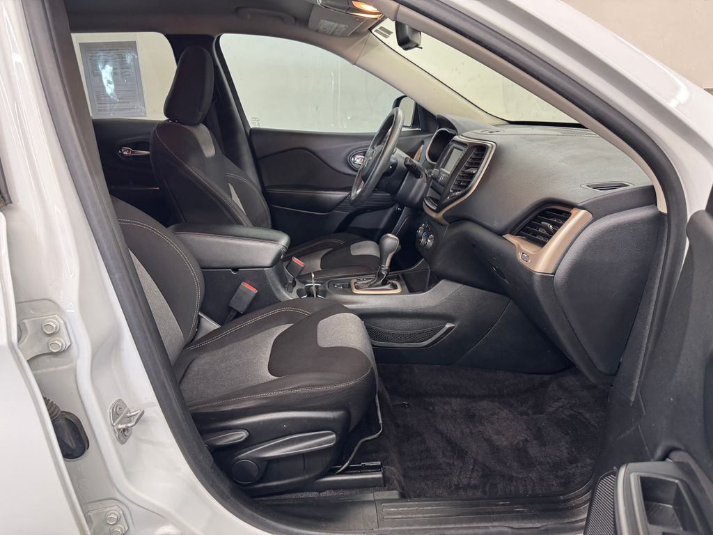 2016 Jeep Cherokee Sport