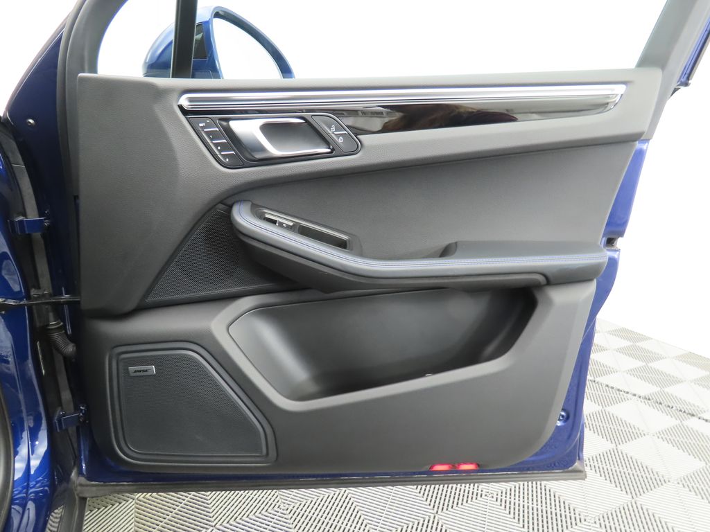 Thumbnail: 2022 Porsche Macan - 24