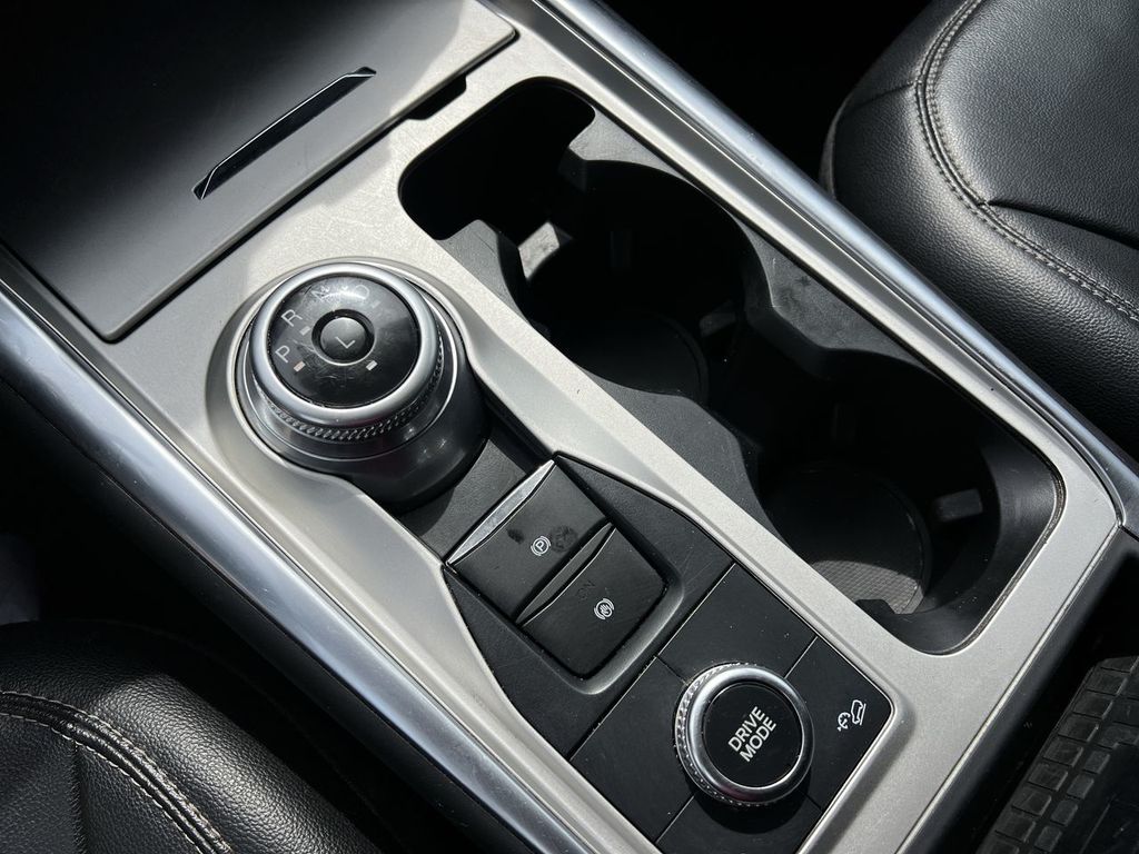 2023 Ford Explorer Limited photo