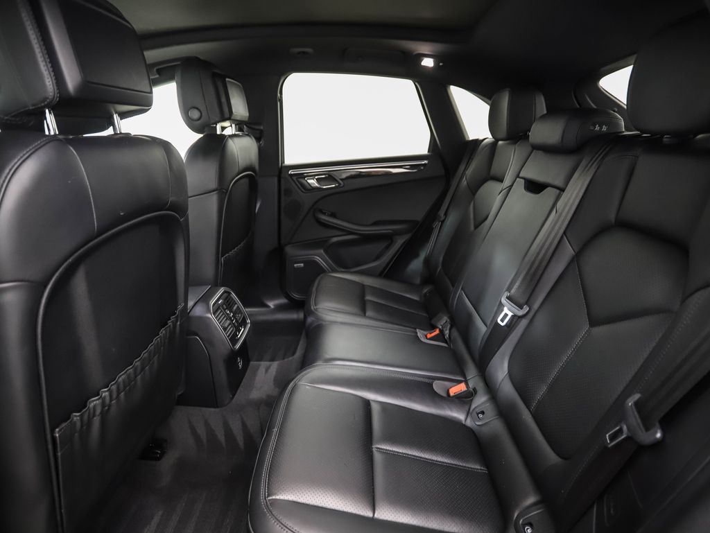 Thumbnail: 2020 Porsche Macan - 21