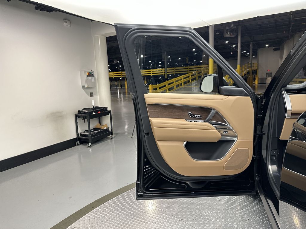 Thumbnail: 2023 Land Rover Range Rover - 12