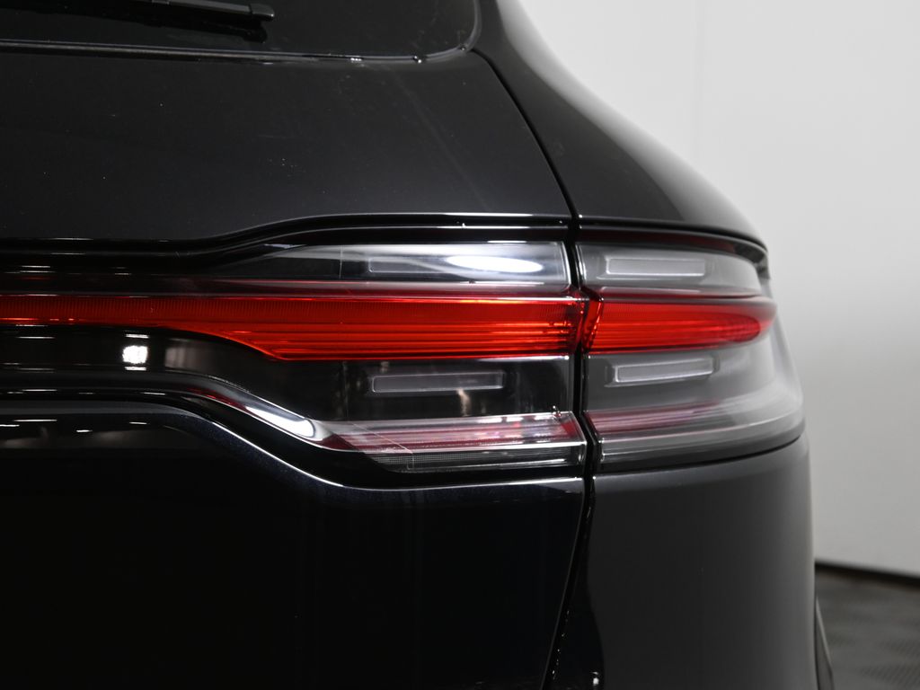 Thumbnail: 2026 Porsche Macan - 13