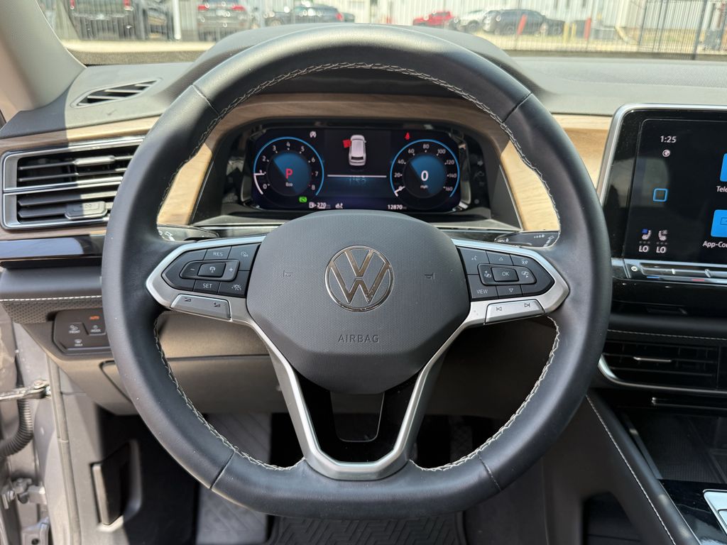 2024 Volkswagen Atlas 2.0T SE w/Technology  at Toyota of Victoria