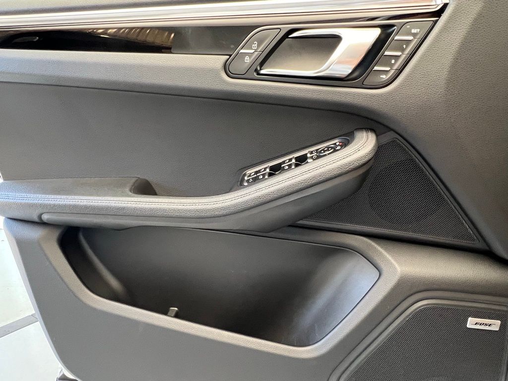 Thumbnail: 2021 Porsche Macan - 19
