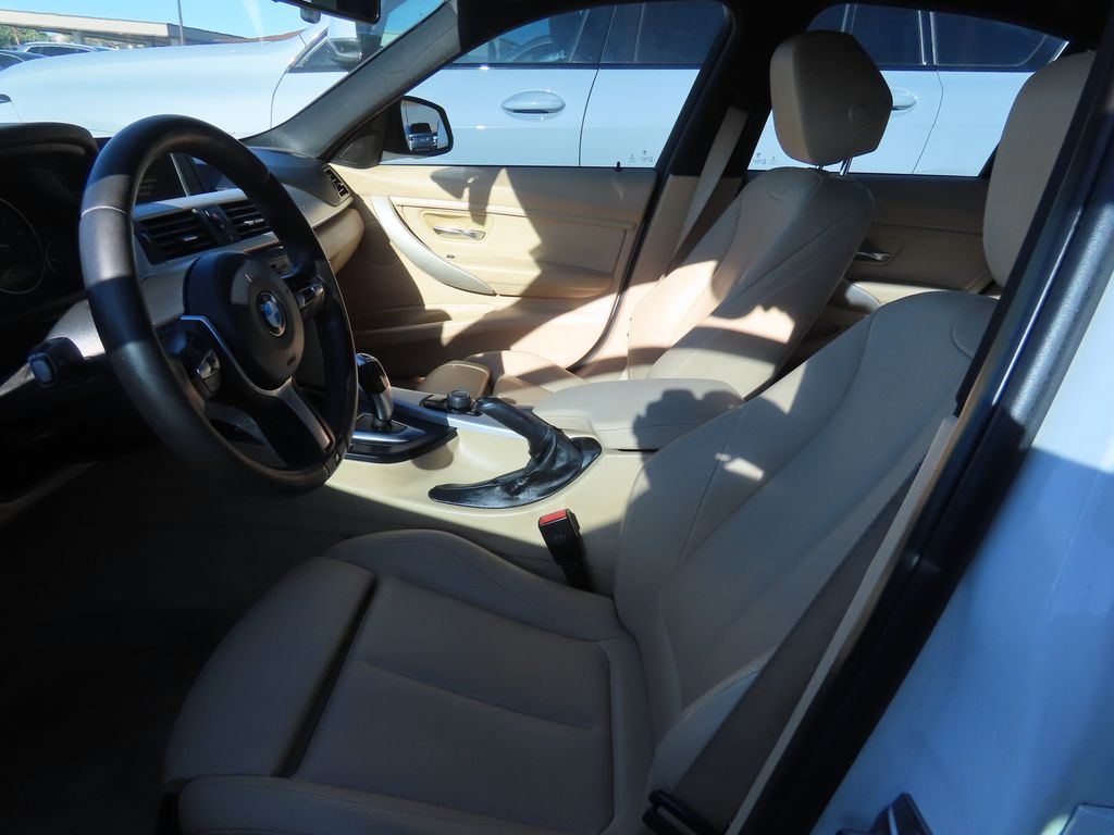Thumbnail: 2016 BMW 3 Series - 9