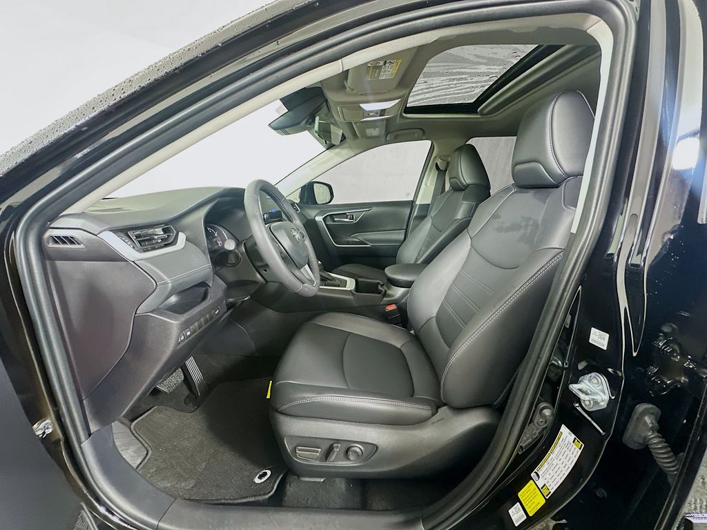 Thumbnail: 2025 Toyota RAV4 - 20