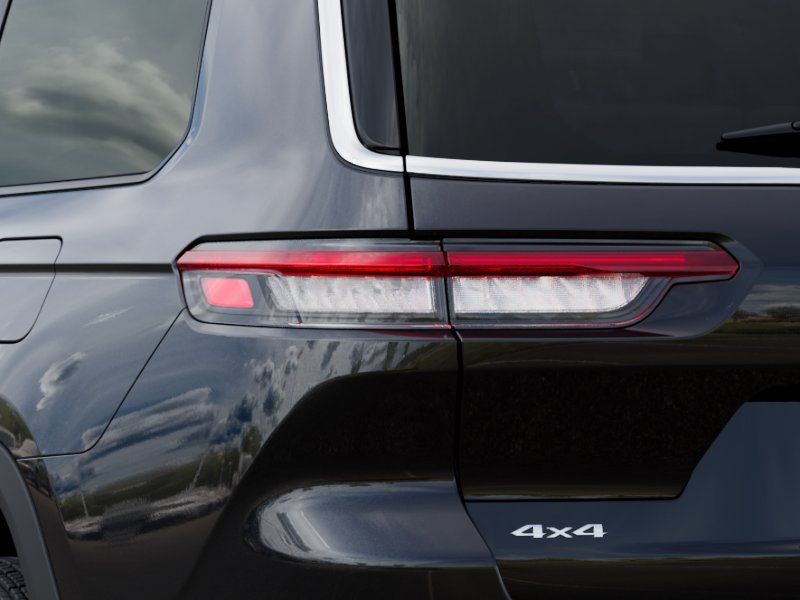 New 2026 Diamond Black Crystal Pearlcoat Jeep Laredo image 9