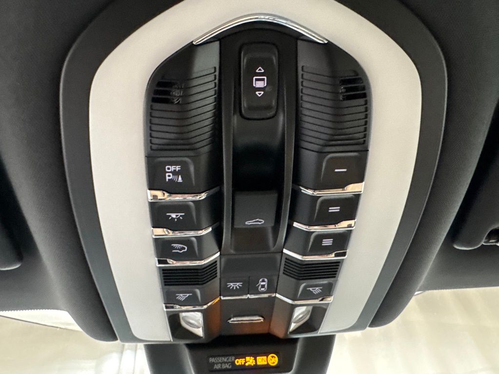 2021 Porsche Macan  31