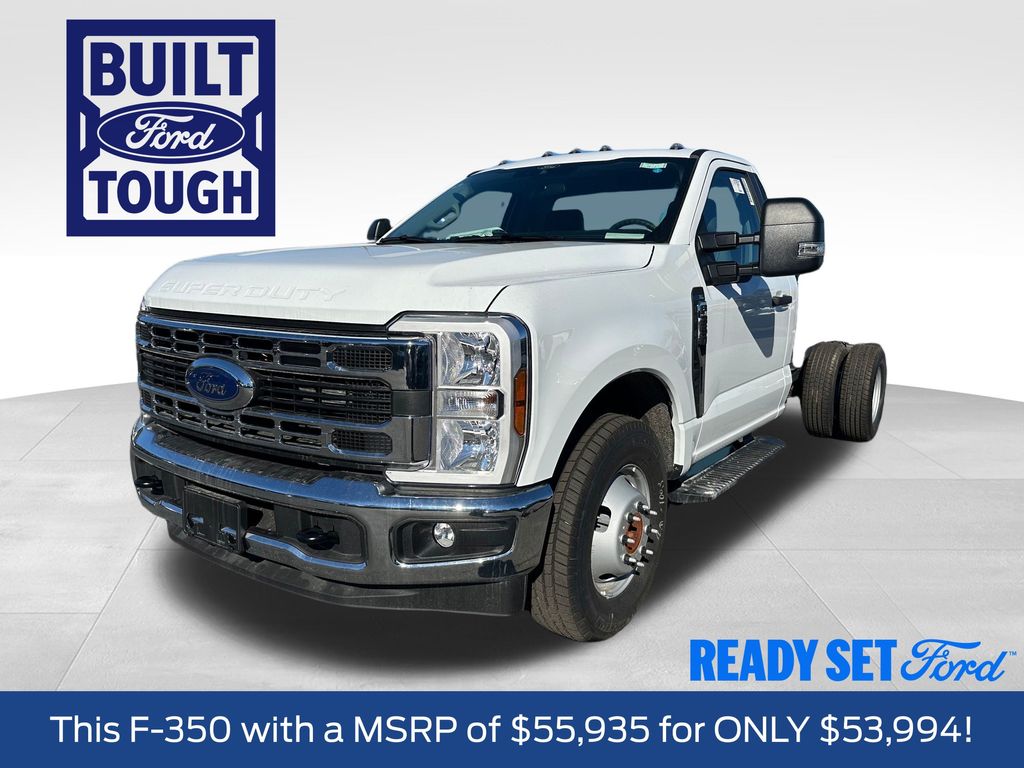 2025 Ford F-350 Super Duty Chassis XL Regular Cab DRW RWD