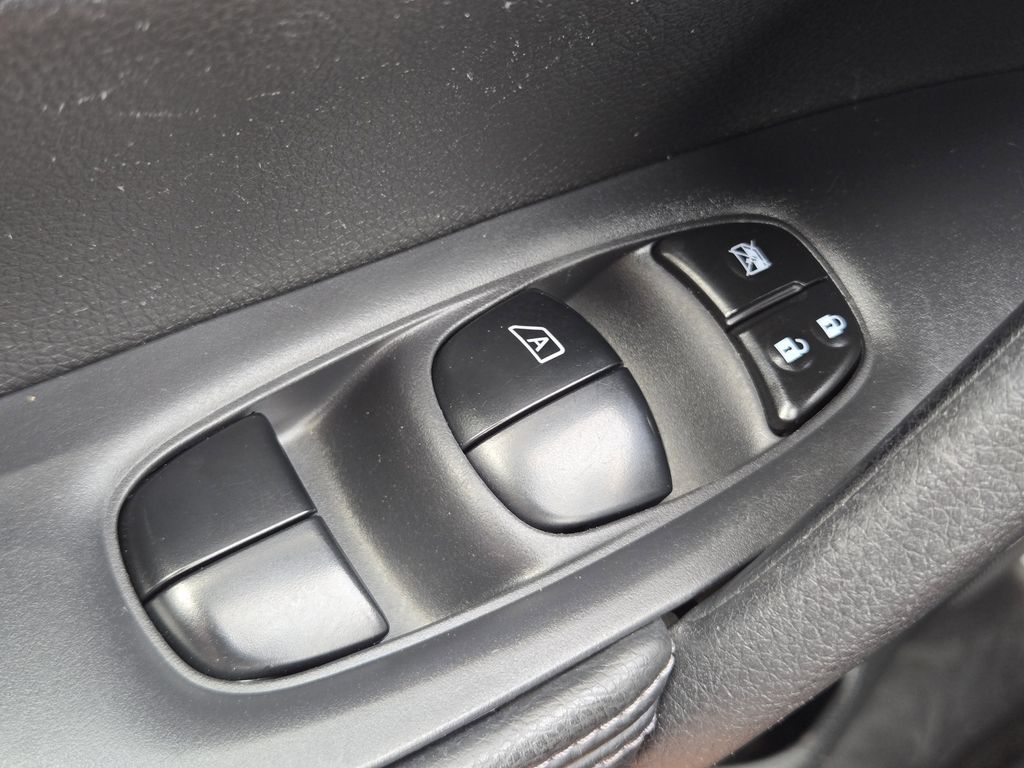 2014 Nissan Rogue SL Silver at Bravo Nissan