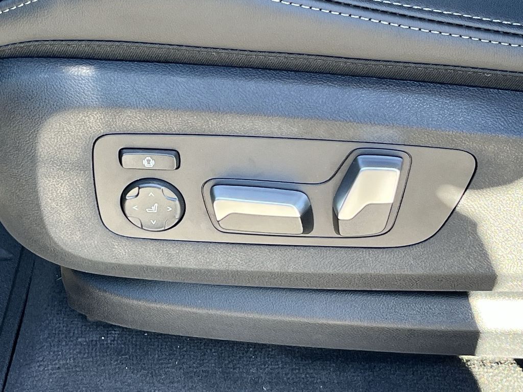 Thumbnail: 2026 BMW X5 - 12