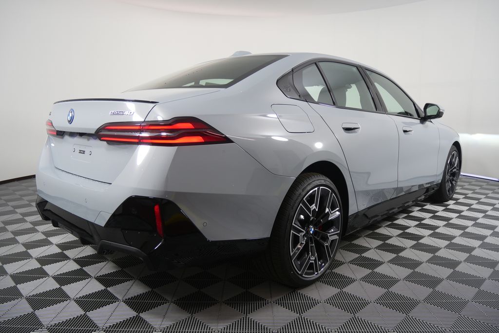 Thumbnail: 2026 BMW i5 - 3