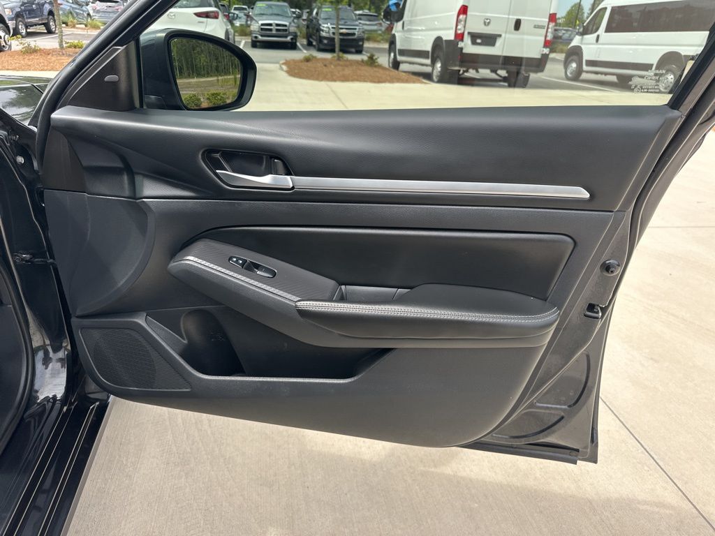 2022 Storm Blue Metallic Nissan Altima 2.5 SV FWD Sedan