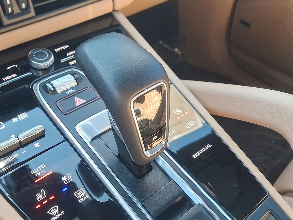 Thumbnail: 2022 Porsche Cayenne - 17