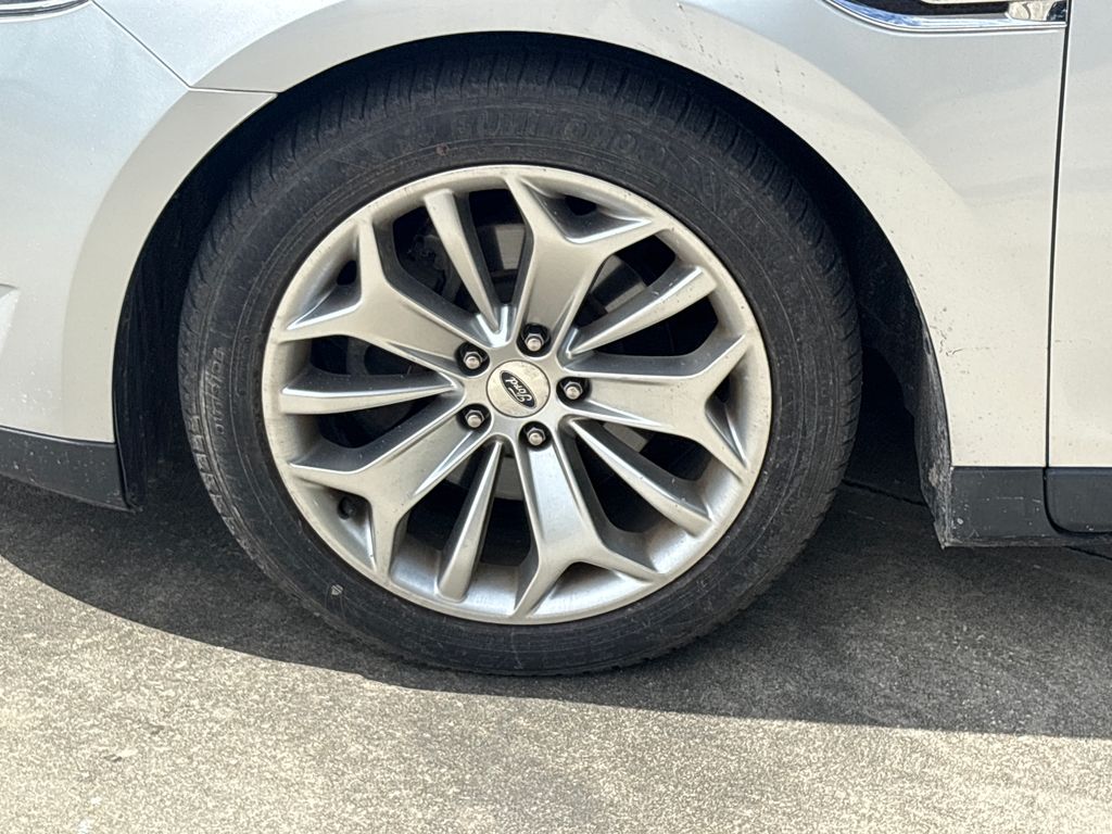 Used 2015 Silver Ford Limited image 11