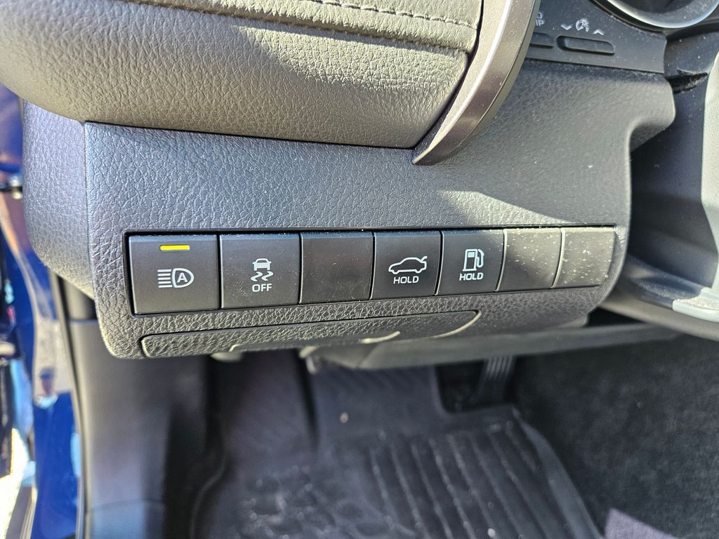 Thumbnail: 2023 Toyota Camry - 18