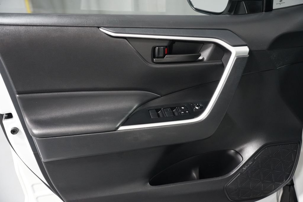 Thumbnail: 2023 Toyota RAV4 - 28