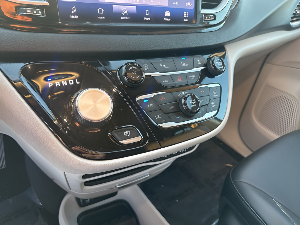 Used Car 2024 Chrysler Pacifica  Touring L For Sale Under $30,000 In Austin, Texas