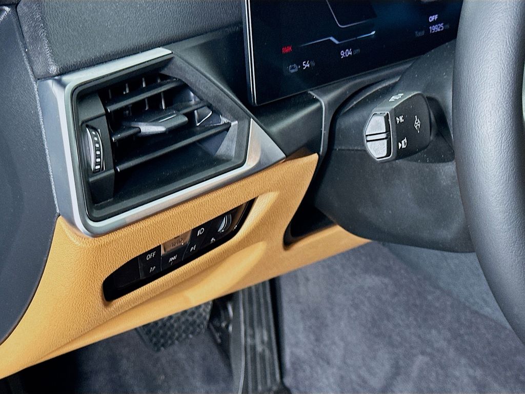 Thumbnail: 2023 BMW i4 - 10
