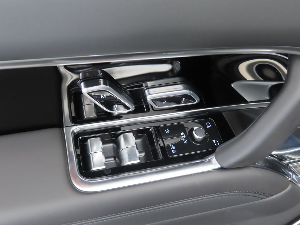 Thumbnail: 2025 Land Rover Range Rover - 23