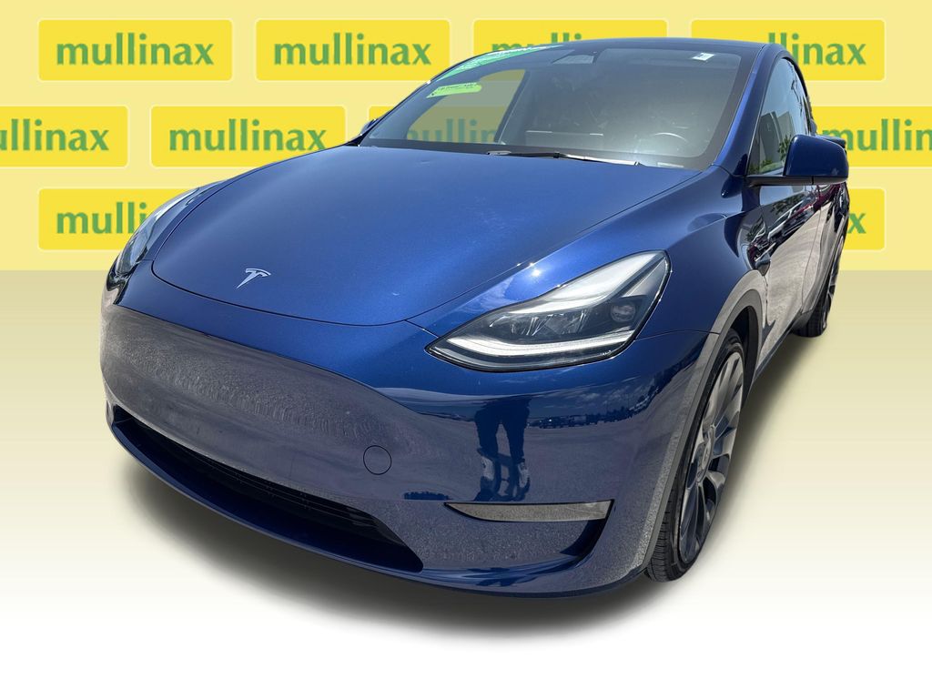 Used 2023  Tesla Performance image 9
