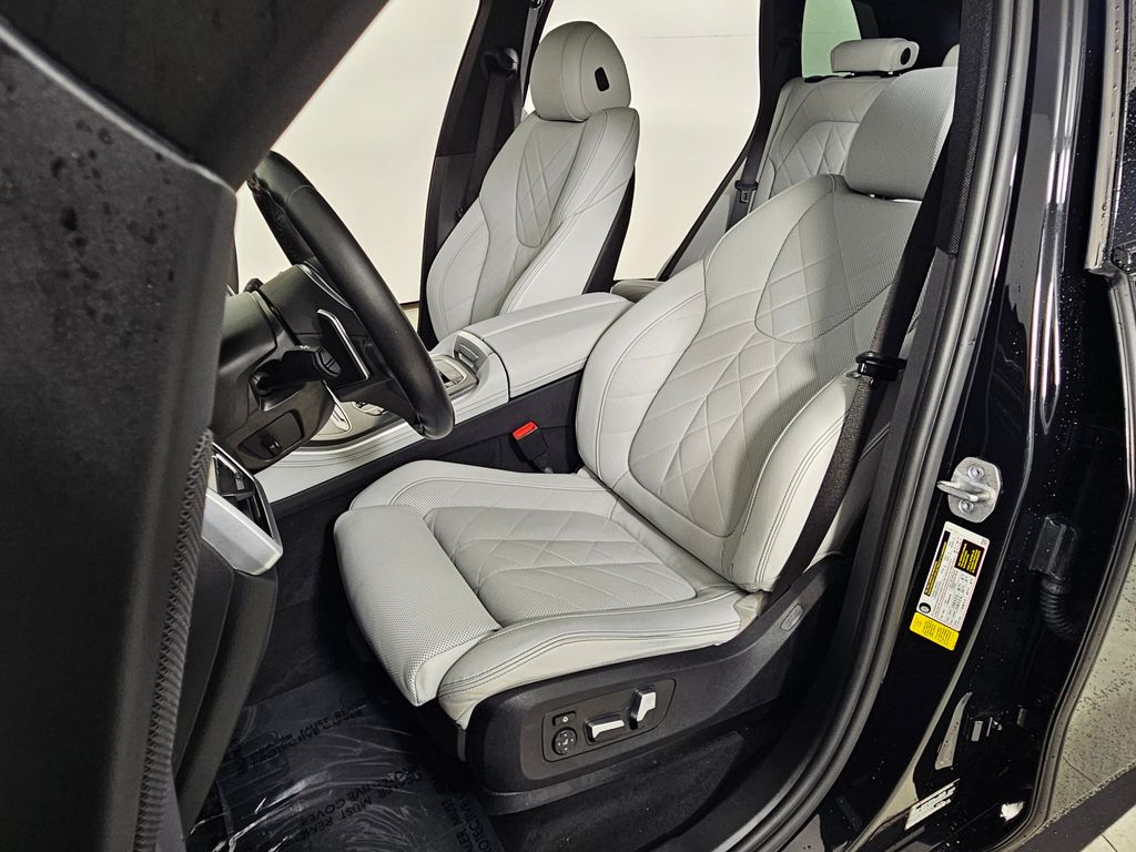 Thumbnail: 2023 BMW X5 - 22