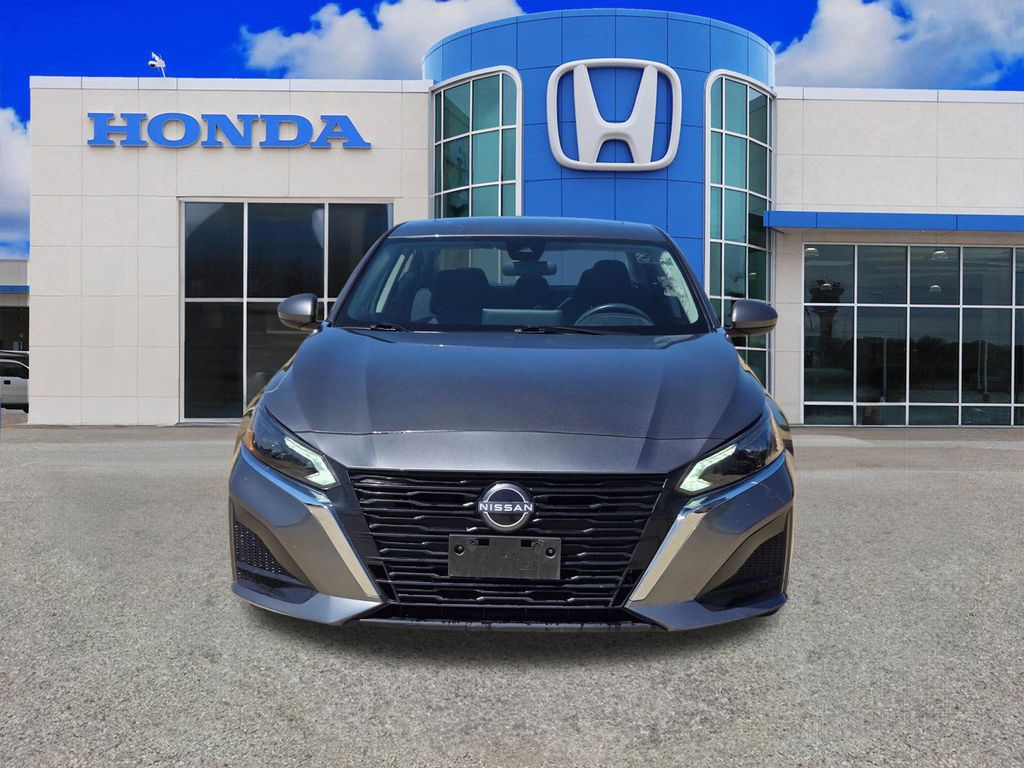 Used 2024 Nissan Altima Sedan
