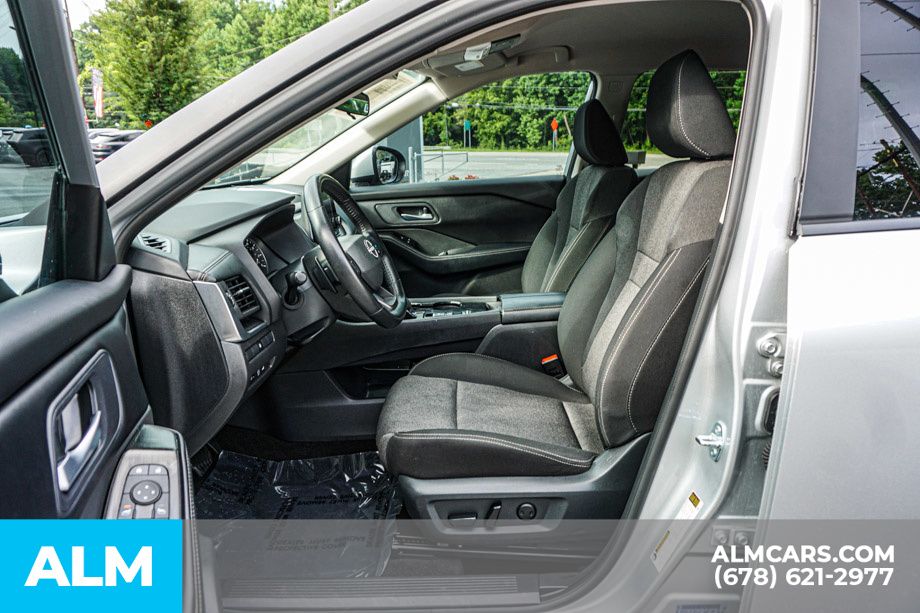 Used 2025 Silver Nissan SV image 18