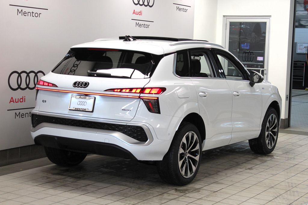 Thumbnail: 2026 Audi Q3 - 6