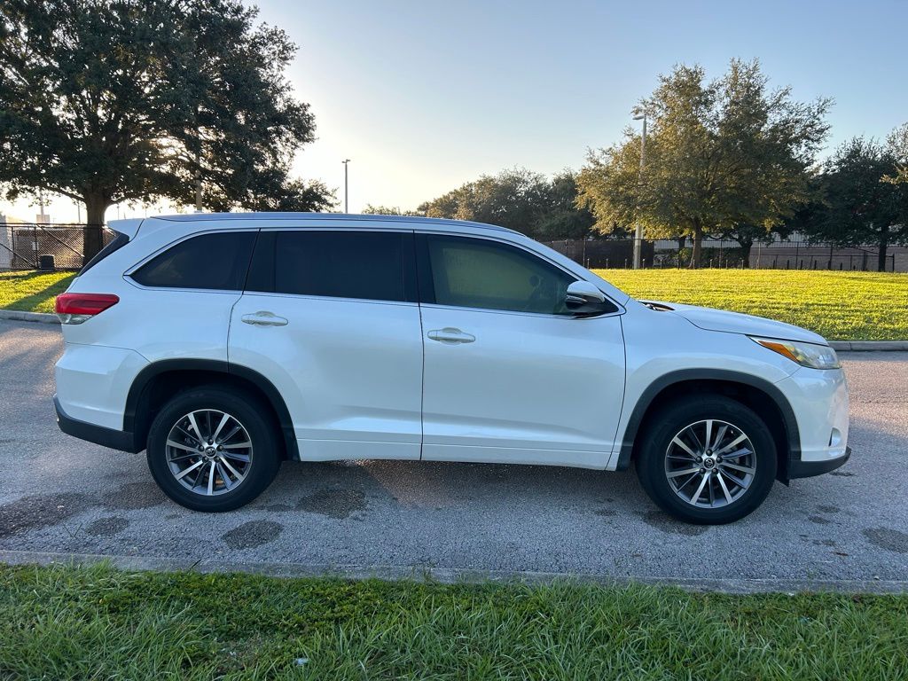 Thumbnail: 2017 Toyota Highlander - 6