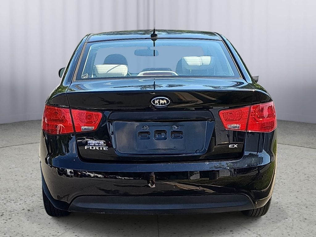 Used 2013 Black Kia EX image 4