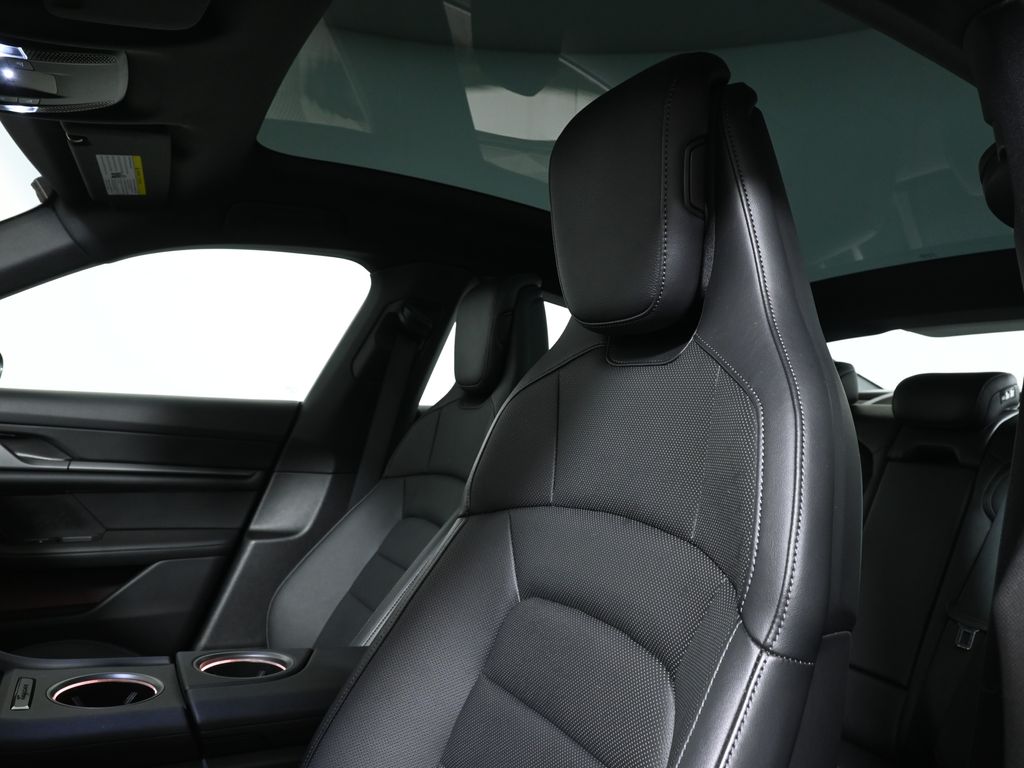 Thumbnail: 2025 Porsche Taycan - 15