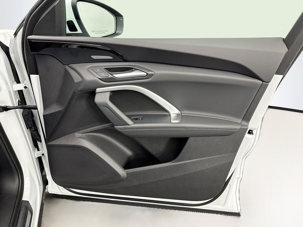 Thumbnail: 2025 Audi Q5 - 25