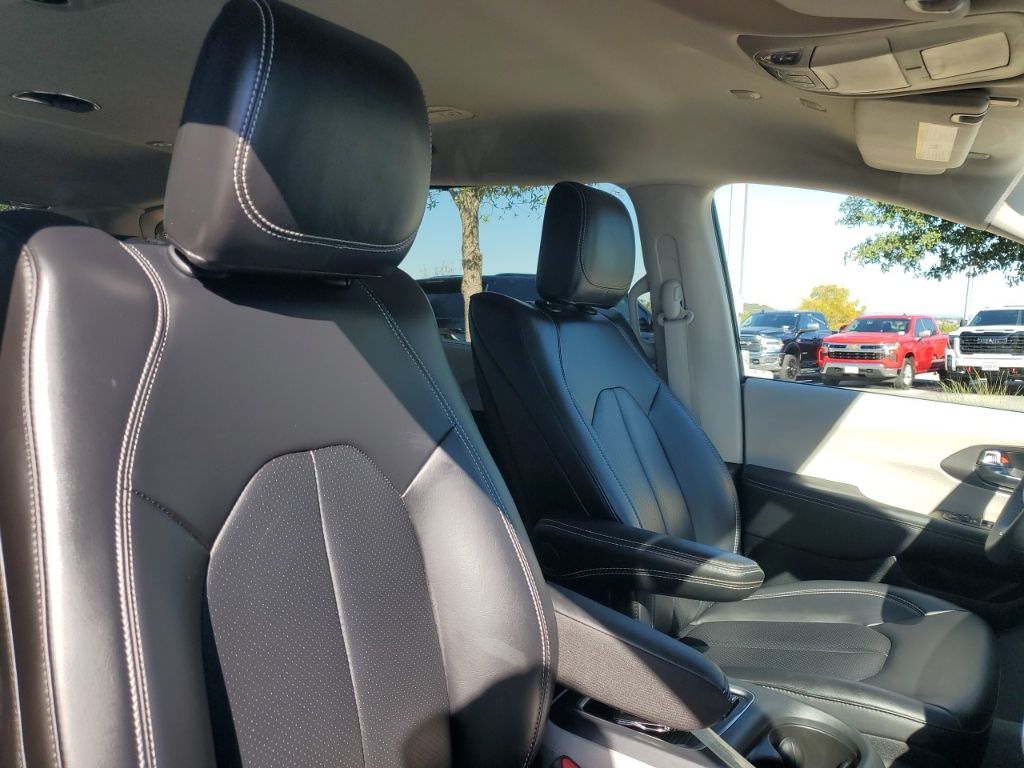 Used Car 2023 Chrysler Pacifica  Touring L For Sale Under $40,000 In Austin, Texas