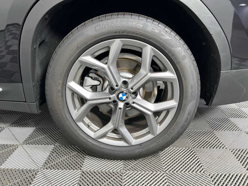 Thumbnail: 2025 BMW X4 - 10