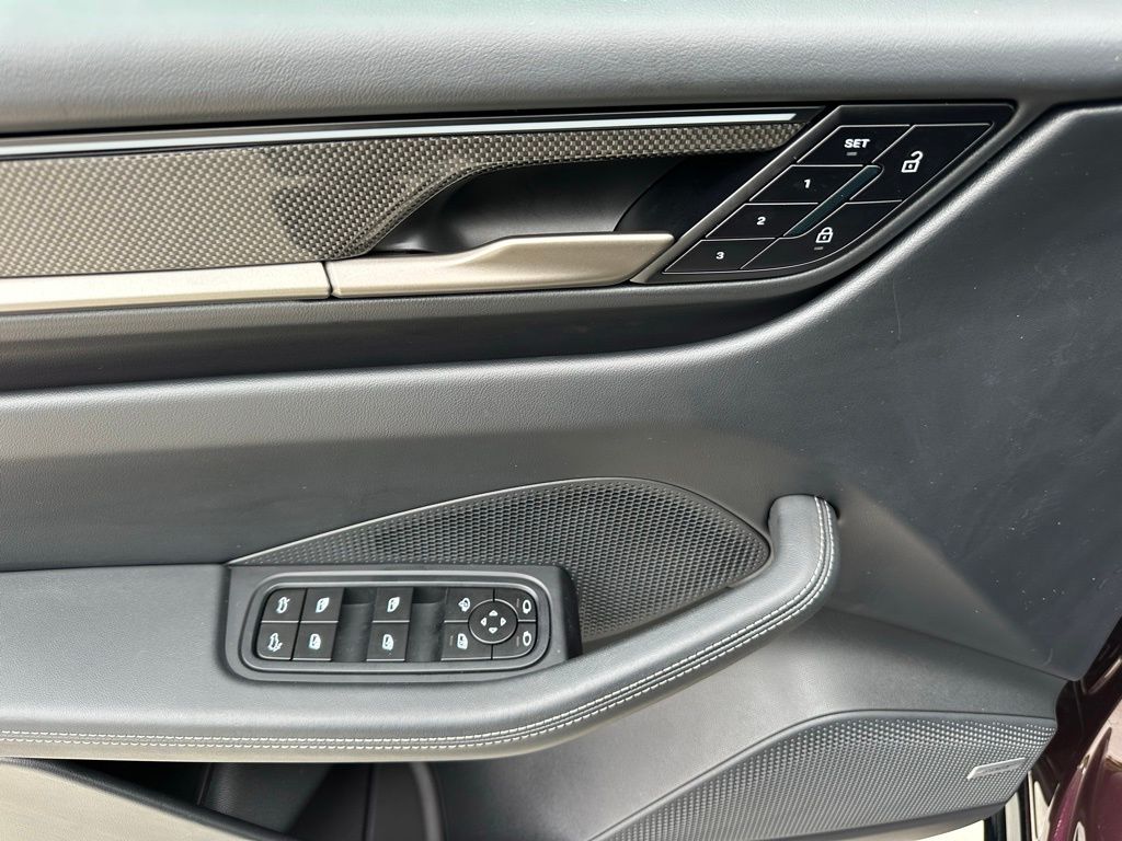 Thumbnail: 2024 Porsche Macan - 18