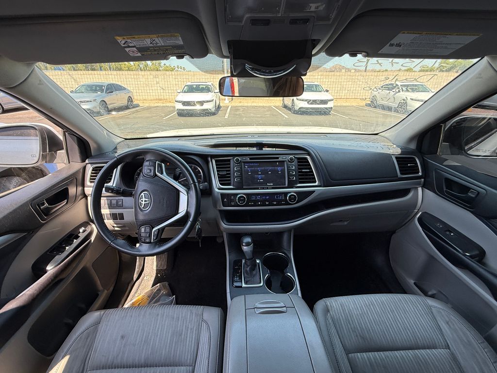 Thumbnail: 2016 Toyota Highlander - 7
