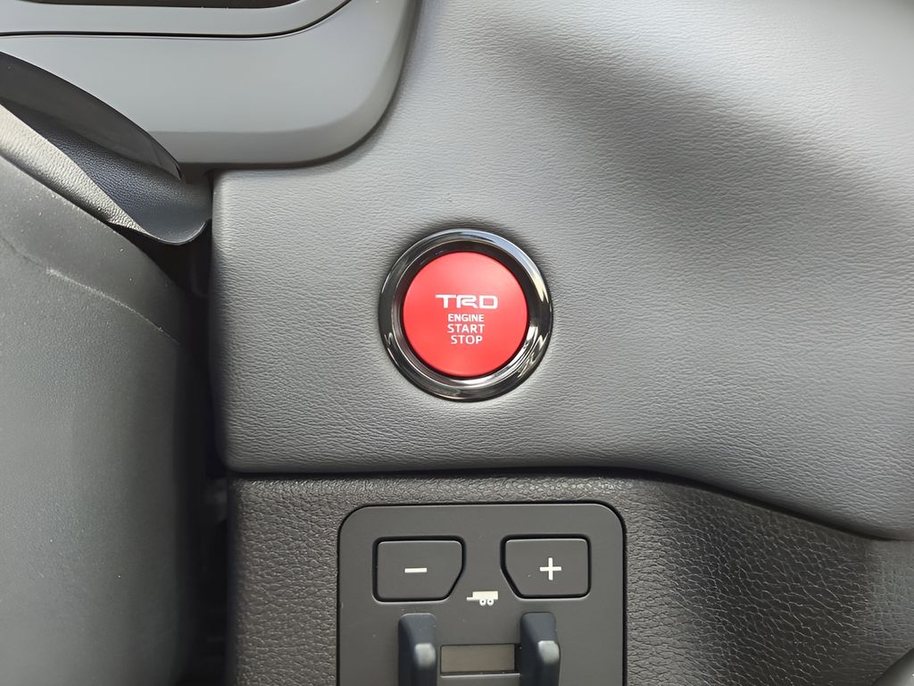 2025 Toyota Tundra Platinum - Photo 28