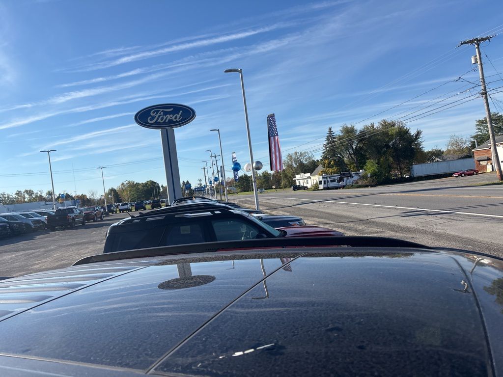 2023 Ford Explorer XLT 202A - 2