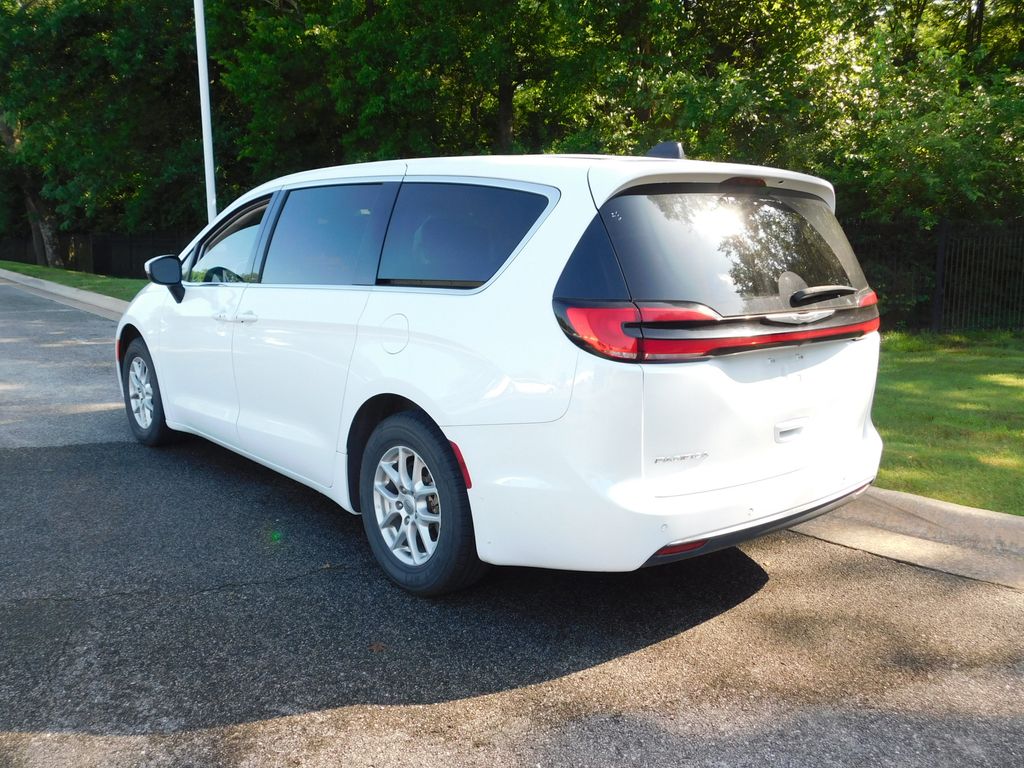 Thumbnail: 2023 Chrysler Pacifica - 3