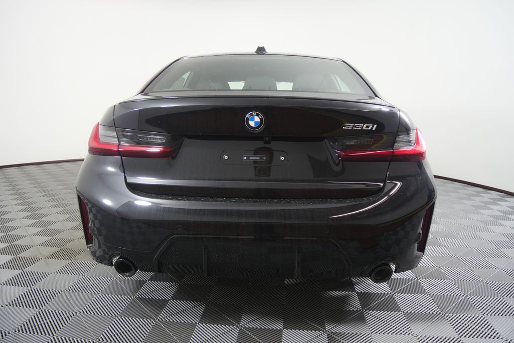 Thumbnail: 2026 BMW 3 Series - 4