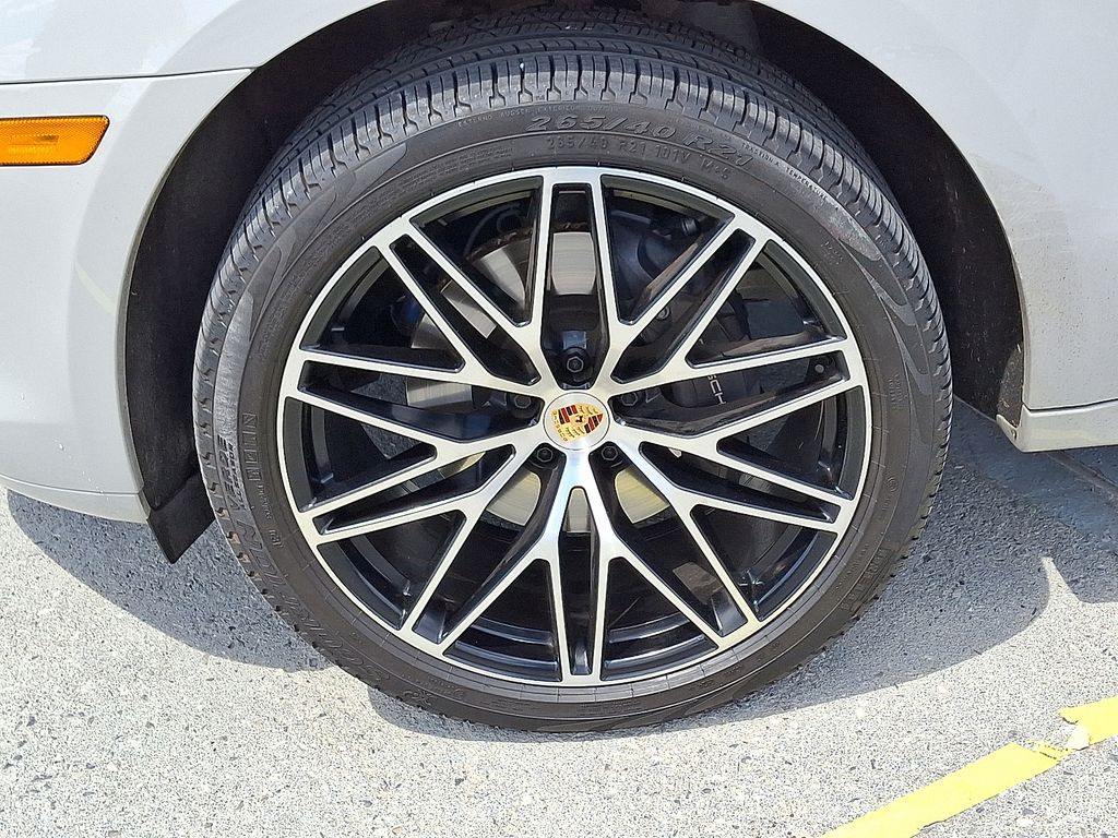 2024 Porsche Macan T 11