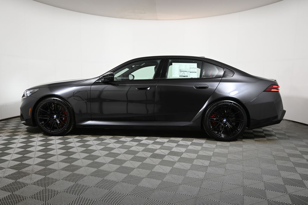 Thumbnail: 2026 BMW M5 - 2