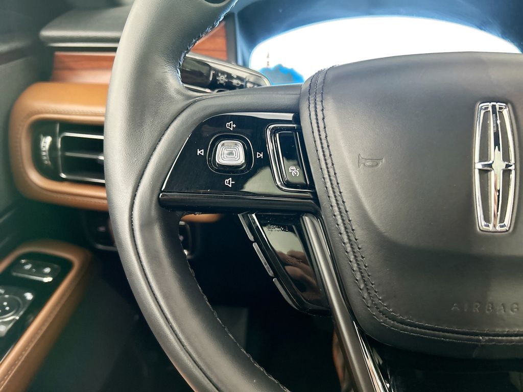 Thumbnail: 2023 Lincoln Aviator - 11