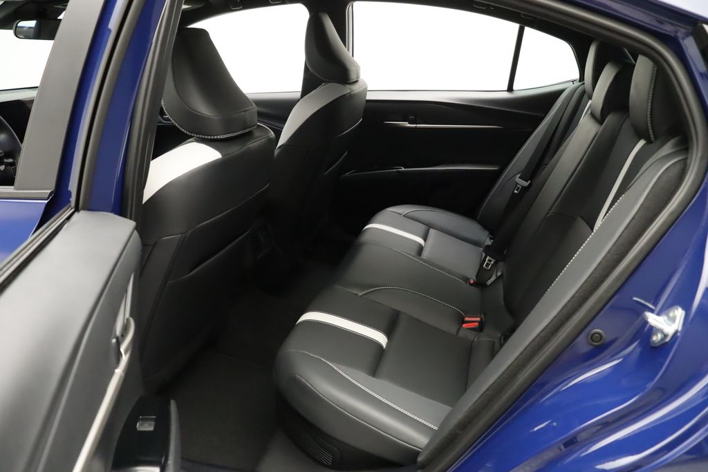 2025 Toyota Camry SE 19