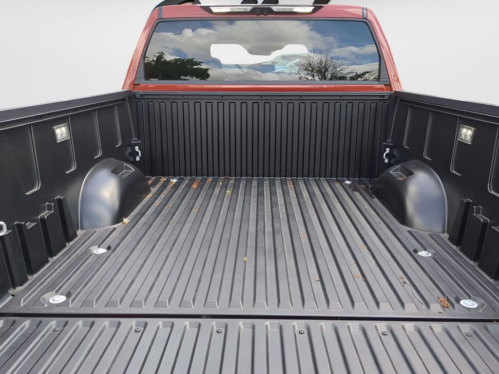 2025 Toyota Tundra Platinum - Photo 12