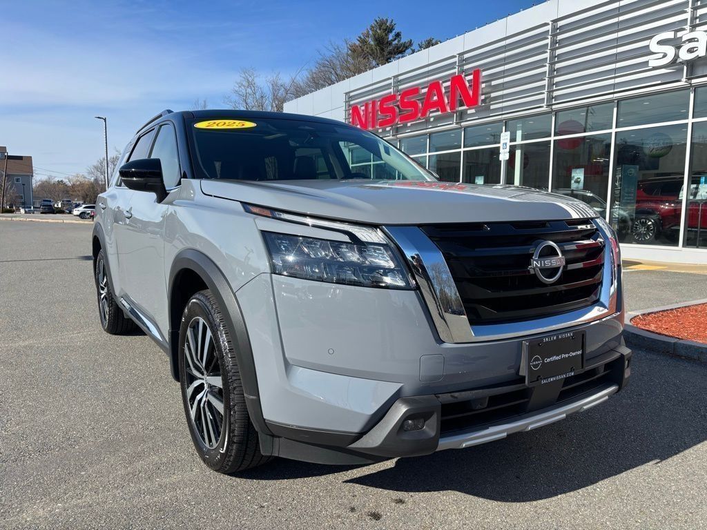 2025 Nissan Pathfinder Platinum 4WD